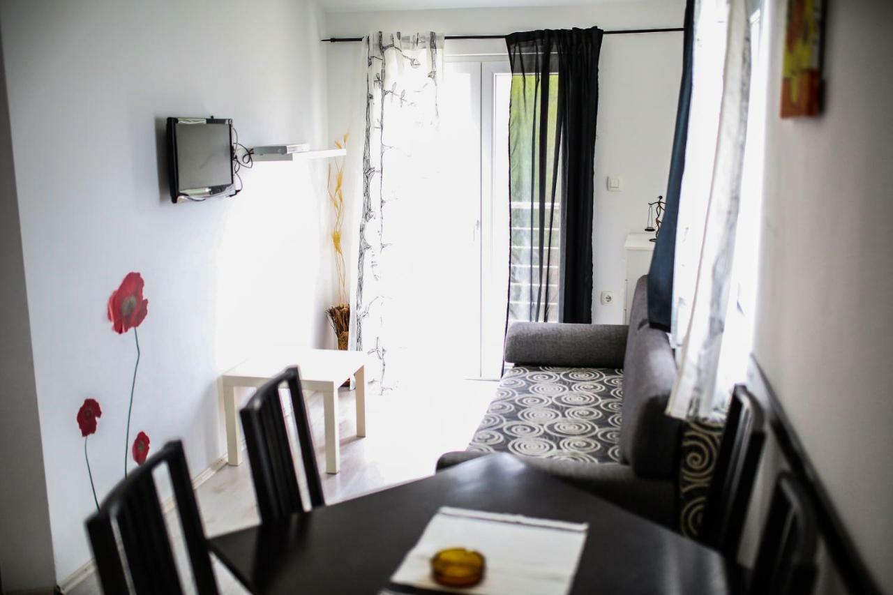 פודגורה Apartments Alma מראה חיצוני תמונה
