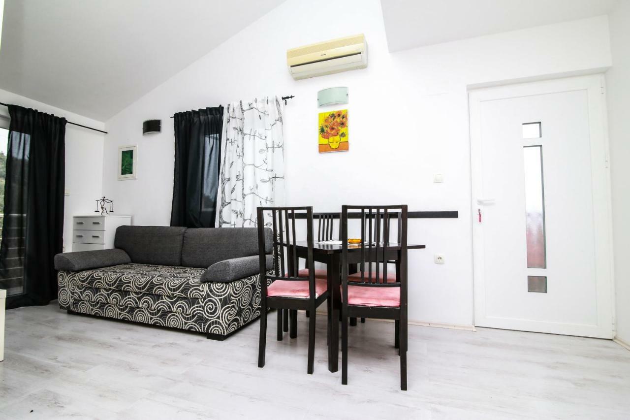 פודגורה Apartments Alma מראה חיצוני תמונה