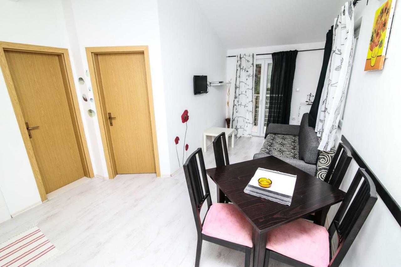 פודגורה Apartments Alma מראה חיצוני תמונה