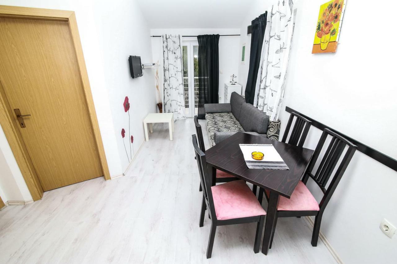 פודגורה Apartments Alma מראה חיצוני תמונה